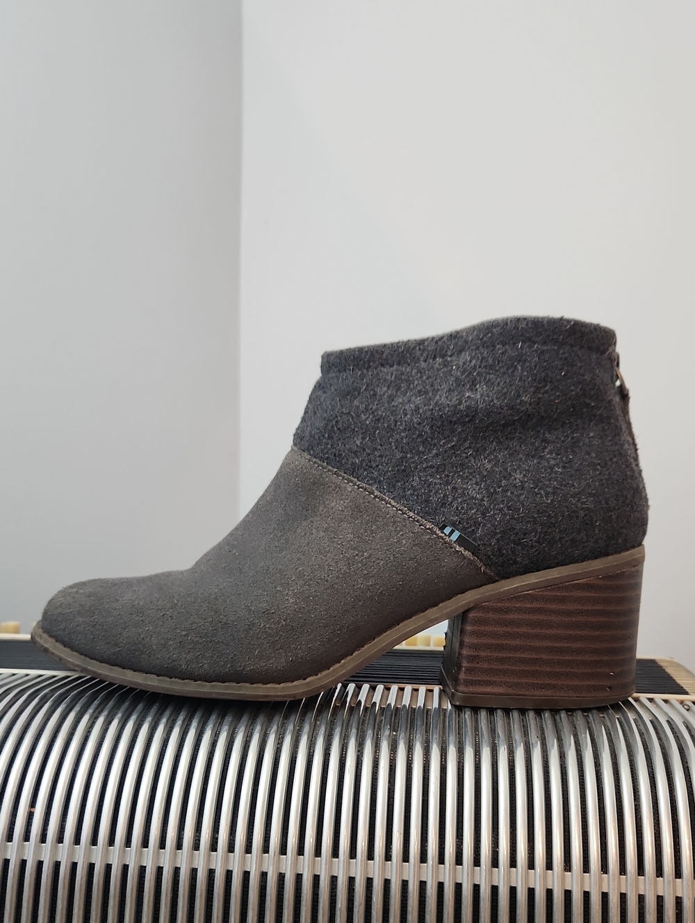 TOMS GREY WOOL & SUEDE BLOCK HEEL BOOTS SIZE 7.5